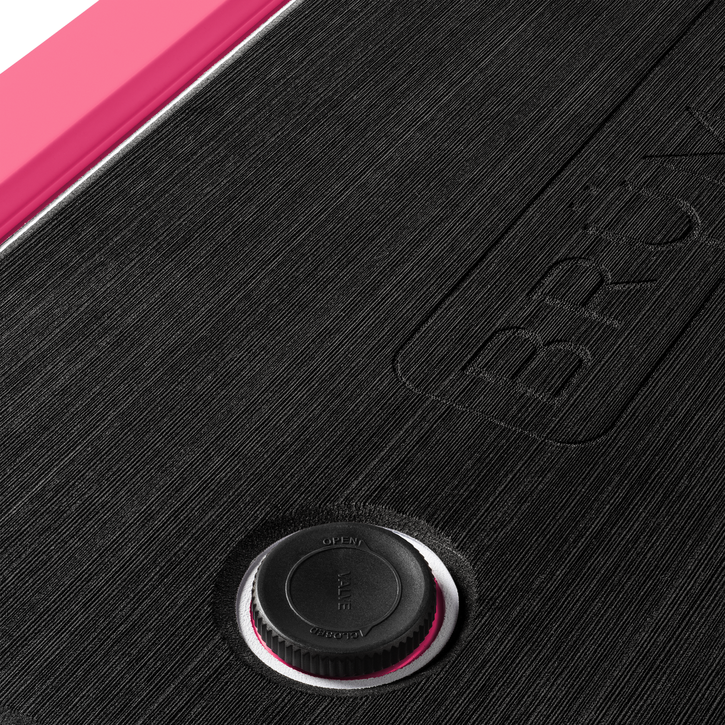 brutank-p7 brutank-55qt-neonpink-vent.png
