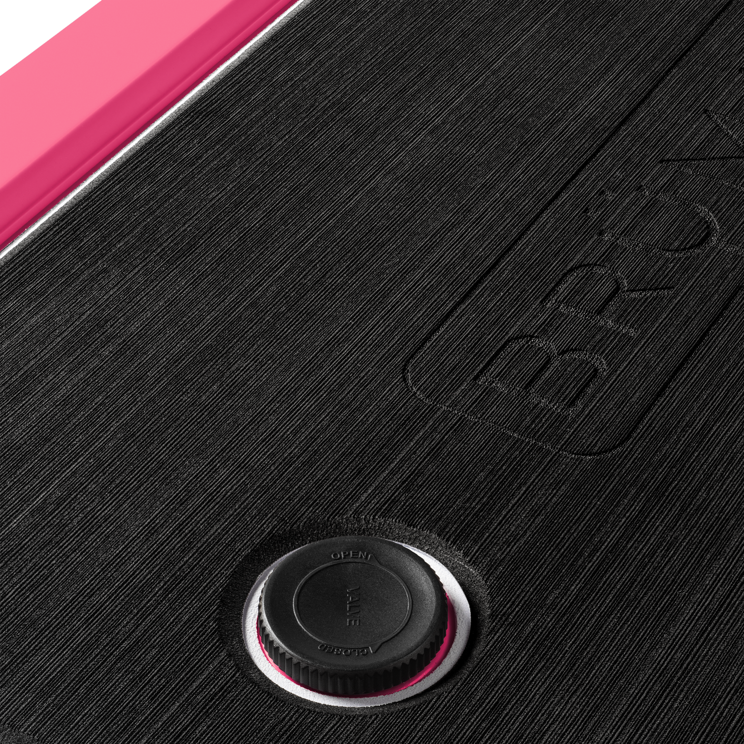 brutank-p7 brutank-55qt-neonpink-vent.png